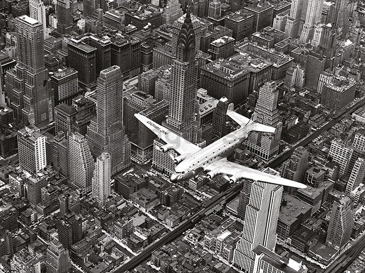 Obraz na plátne - Time Life, DC-4 Over Manhattan