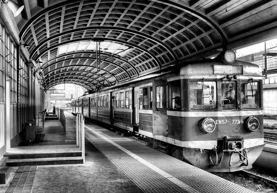 Fototapeta vliesová: Staré metro (čiernobiele) - 254x368 cm